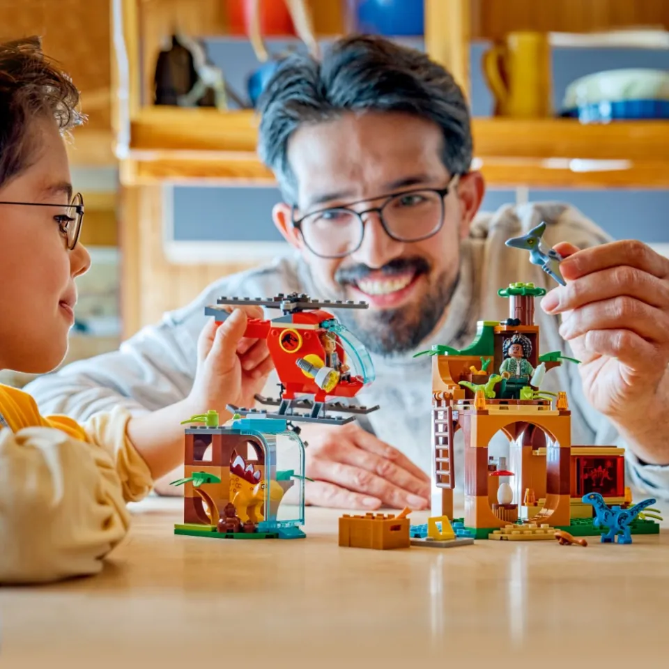 Klocki Jurassic World 77981 Welociraptor, stegozaur i pteranodon - Centrum ratunkowe – zdjęcie 4 z 6